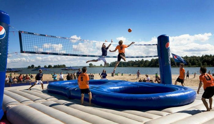 Le Bossaball : du foot, du volley et un trampoline géant !