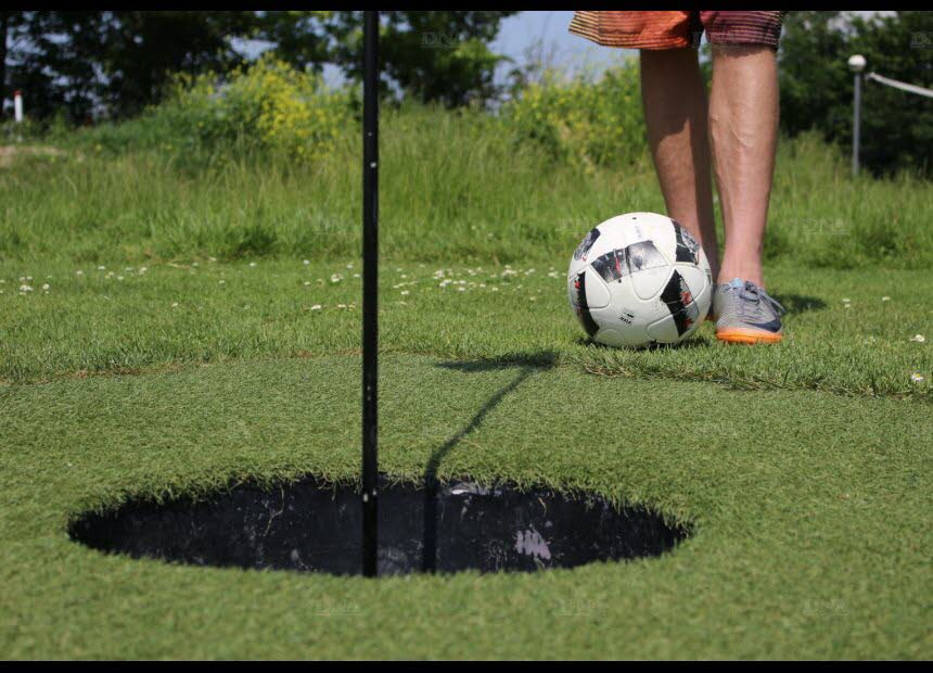 Le Footgolf : Des crampons à la place des clubs